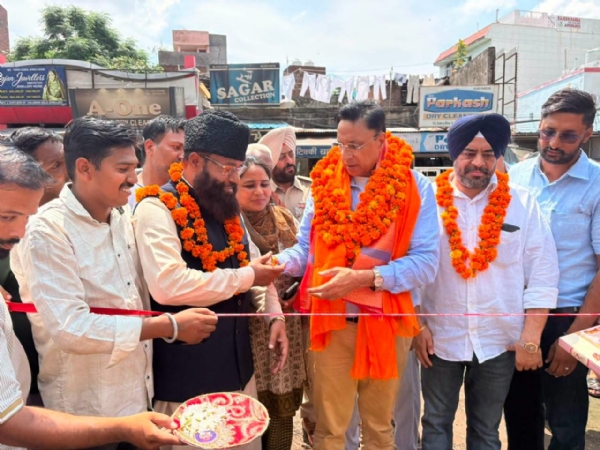 ਵਿਕਾਸ ਪ੍ਰੋਜੈਕਟਾਂ ਦਾ ਉਦਘਾਟਨ ਕਰਦੇ ਹੋਏ ਵਿਧਾਇਕ ਡਾ. ਅਜੇ ਗੁਪਤਾ। ਵਿਕਾਸ ਪ੍ਰੋਜੈਕਟਾਂ ਦਾ ਉਦਘਾਟਨ ਕਰਦੇ ਹੋਏ ਵਿਧਾਇਕ ਡਾ. ਅਜੇ ਗੁਪਤਾ।