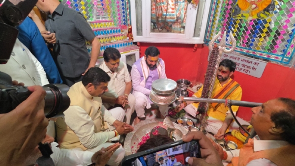 ਸਕੇਤੜੀ ਸ਼ਿਵ ਮੰਦਿਰ ਵਿਖੇ ਮੱਥਾ ਟੇਕਦੇ ਹੋਏ ਮੁੱਖ ਮੰਤਰੀ ਨਾਇਬ ਸਿੰਘ ਸੈਣੀ। ਸਕੇਤੜੀ ਸ਼ਿਵ ਮੰਦਿਰ ਵਿਖੇ ਮੱਥਾ ਟੇਕਦੇ ਹੋਏ ਮੁੱਖ ਮੰਤਰੀ ਨਾਇਬ ਸਿੰਘ ਸੈਣੀ।