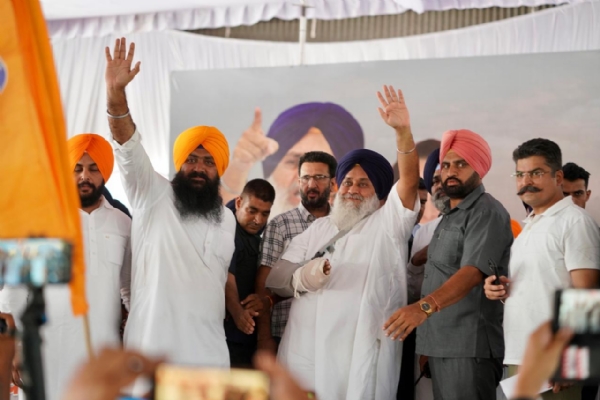 ਮਣੀ ਅਕਾਲੀ ਦਲ ਦੇ ਪ੍ਰਧਾਨ ਸੁਖਬੀਰ ਸਿੰਘ ਬਾਦਲ ਤੇ ਯੂਥ ਅਕਾਲੀ ਦਲ ਦੇ ਪ੍ਰਧਾਨ ਅਤੇ ਘਨੌਰ ਹਲਕੇ ਦੇ ਇੰਚਾਰਜ ਸਰਬਜੀਤ ਸਿੰਘ ਝਿੰਜਰ ਮਣੀ ਅਕਾਲੀ ਦਲ ਦੇ ਪ੍ਰਧਾਨ ਸੁਖਬੀਰ ਸਿੰਘ ਬਾਦਲ ਤੇ ਯੂਥ ਅਕਾਲੀ ਦਲ ਦੇ ਪ੍ਰਧਾਨ ਅਤੇ ਘਨੌਰ ਹਲਕੇ ਦੇ ਇੰਚਾਰਜ ਸਰਬਜੀਤ ਸਿੰਘ ਝਿੰਜਰ