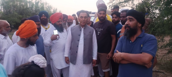 ਪਿੰਡ ਮਲਕਪੁਰ ਦਾ ਦੌਰਾ ਕਰਦੇ ਹੋਏ ਸੰਸਦ ਮੈਂਬਰ ਡਾ. ਰਾਜ ਕੁਮਾਰ ਚੱਬੇਵਾਲ