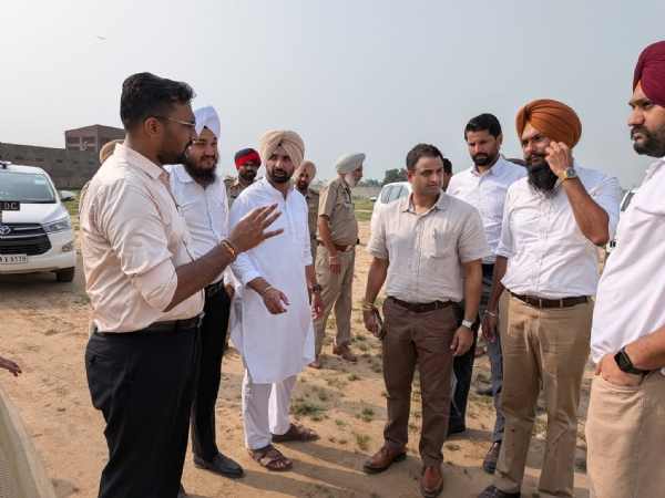 ਤਿਆਰੀਆਂ ਦਾ ਜਾਇਜ਼ਾ ਲੈਂਦੇ ਹੋਏ ਡਿਪਟੀ ਕਮਿਸ਼ਨਰ ਅਕਾਸ਼ ਬਾਂਸਲ ਤਿਆਰੀਆਂ ਦਾ ਜਾਇਜ਼ਾ ਲੈਂਦੇ ਹੋਏ ਡਿਪਟੀ ਕਮਿਸ਼ਨਰ ਅਕਾਸ਼ ਬਾਂਸਲ