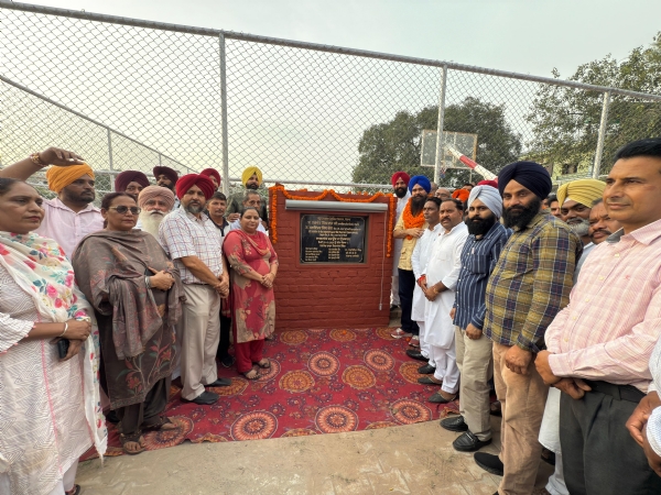 ਬਾਸਕਟਬਾਲ ਗਰਾਊਂਡ ਦਾ ਉਦਘਾਟਨ ਕਰਦੇ ਹੋਏ ਐਮ.ਪੀ. ਮਲਵਿੰਦਰ ਸਿੰਘ ਕੰਗ ਬਾਸਕਟਬਾਲ ਗਰਾਊਂਡ ਦਾ ਉਦਘਾਟਨ ਕਰਦੇ ਹੋਏ ਐਮ.ਪੀ. ਮਲਵਿੰਦਰ ਸਿੰਘ ਕੰਗ