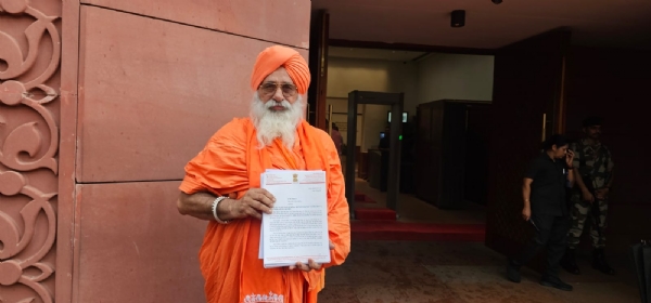 ਜਾਣਕਾਰੀ ਦਿੰਦੇ ਹੋਏ ਰਾਜ ਸਭਾ ਮੈਂਬਰ ਸੰਤ ਬਲਬੀਰ ਸਿੰਘ ਸੀਚੇਵਾਲ