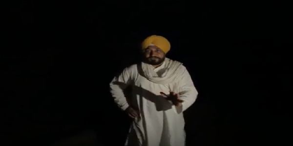 ਸਤਲੁਜ ਕੰਢੇ ਦੇ ਇਲਾਕਿਆਂ ’ਚ ਸਾਬਕਾ ਮੁੱਖ ਮੰਤਰੀ ਚਰਨਜੀਤ ਸਿੰਘ ਚੰਨੀ ਦੀ ਰਾਤ ਸਮੇਂ ਛਾਪੇਮਾਰੀ, ਗੈਰ-ਕਾਨੂੰਨੀ ਮਾਈਨਿੰਗ ਦੇ ਲਗਾਏ ਦੋਸ਼