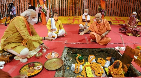 5 ਅਗਸਤ, 2020 ਪ੍ਰਧਾਨ ਮੰਤਰੀ ਨਰਿੰਦਰ ਮੋਦੀ ਨੇ ਅਯੁੱਧਿਆ ਵਿੱਚ ਭਗਵਾਨ ਸ਼੍ਰੀ ਰਾਮ ਮੰਦਰ ਦੇ ਨਿਰਮਾਣ ਲਈ ਨੀਂਹ ਪੱਥਰ ਭਾਵ ਭੂਮੀ ਪੂਜਨ ਦੀ ਰਸਮ ਨਿਭਾਈ। 5 ਅਗਸਤ, 2020 ਪ੍ਰਧਾਨ ਮੰਤਰੀ ਨਰਿੰਦਰ ਮੋਦੀ ਨੇ ਅਯੁੱਧਿਆ ਵਿੱਚ ਭਗਵਾਨ ਸ਼੍ਰੀ ਰਾਮ ਮੰਦਰ ਦੇ ਨਿਰਮਾਣ ਲਈ ਨੀਂਹ ਪੱਥਰ ਭਾਵ ਭੂਮੀ ਪੂਜਨ ਦੀ ਰਸਮ ਨਿਭਾਈ।
