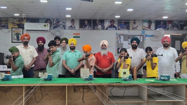 ਰਾਈਫਲ ਸ਼ੂਟਿੰਗ ਦੇ ਮੁਕਾਬਲਿਆਂ ’ਚ ਭਾਗ ਲੈਂਦੇ ਹੋਏ ਖਿਡਾਰੀ।