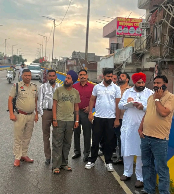 ਬਟਾਲਾ ਨਗਰ ਨਿਗਮ ਦੇ ਨਵ ਨਿਯੁਕਤ ਮੇਅਰ ਭੁਪਿੰਦਰ ਸਿੰਘ ਬਾਜਵਾ ਜਾਇਜਾ ਲੈਂਦੇ ਹੋਏ।
