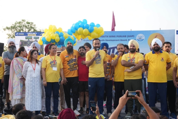 ਪੰਜਾਬ ਯੂਥ ਰਨ 2026 ਦੌਰਾਨ ਸੰਬੋਧਨ ਕਰਦੇ ਹੋਏ ਸੰਸਦ ਮੈਂਬਰ ਗੁਰਮੀਤ ਸਿੰਘ ਮੀਤ ਹੇਅਰ। ਪੰਜਾਬ ਯੂਥ ਰਨ 2026 ਦੌਰਾਨ ਸੰਬੋਧਨ ਕਰਦੇ ਹੋਏ ਸੰਸਦ ਮੈਂਬਰ ਗੁਰਮੀਤ ਸਿੰਘ ਮੀਤ ਹੇਅਰ।