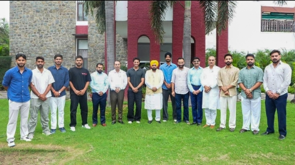 ਪੰਜਾਬ ਦੇ ਮੁੱਖ ਮੰਤਰੀ ਭਗਵੰਤ ਮਾਨ, ਅਭਿਸ਼ੇਕ, ਅਰਸ਼ਦੀਪ ਅਤੇ ਹੋਰਾਂ ਨਾਲ ਪੰਜਾਬ ਦੇ ਮੁੱਖ ਮੰਤਰੀ ਭਗਵੰਤ ਮਾਨ, ਅਭਿਸ਼ੇਕ, ਅਰਸ਼ਦੀਪ ਅਤੇ ਹੋਰਾਂ ਨਾਲ