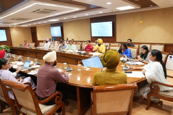 ਮੀਟਿੰਗ ਕਰਦੇ ਹੋਏ ਮੰਤਰੀ ਡਾ. ਬਲਜੀਤ ਕੌਰ। ਮੀਟਿੰਗ ਕਰਦੇ ਹੋਏ ਮੰਤਰੀ ਡਾ. ਬਲਜੀਤ ਕੌਰ।