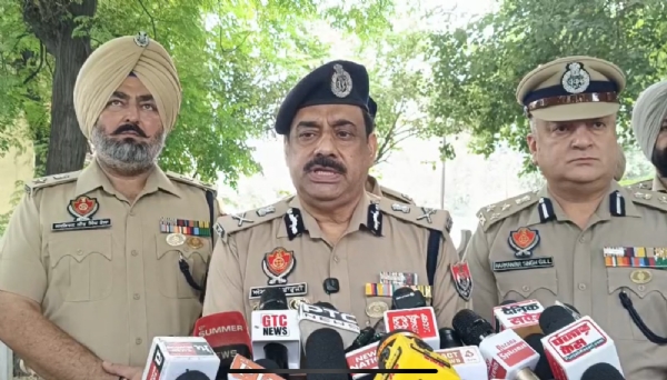 ਏ.ਡੀ.ਜੀ.ਪੀ./ਐੱਸ.ਏ.ਪੀ. ਐੱਮ.ਐੱਫ. ਫਾਰੂਕੀ ਜਾਣਕਾਰੀ ਦਿੰਦੇ ਹੋਏ।