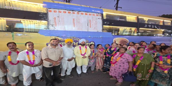 ਵਿਧਾਇਕ ਅਜੀਤਪਾਲ ਸਿੰਘ ਕੋਹਲੀ ਨੇ ਤੀਰਥ ਯਾਤਰਾ ਬੱਸ ਨੂੰ ਹਰੀ ਝੰਡੀ ਦਿਖਾ ਕੇ ਕੀਤਾ ਰਵਾਨਾ