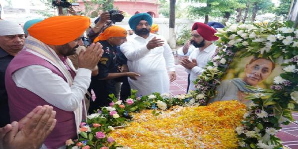 ਮੁੱਖ ਮੰਤਰੀ ਨਾਇਬ ਸਿੰਘ ਸੈਣੀ ਨੇ ਪਟਿਆਲਾ ਵਿਖੇ ਇੰਦਰਜੀਤ ਕੌਰ ਦੀ ਅੰਤਮ ਅਰਦਾਸ ਵਿੱਚ ਕੀਤੀ ਸ਼ਮੂਲੀਅਤ