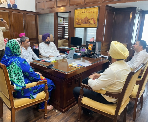 ਮੀਟਿੰਗ ਕਰਦੇ ਹੋਏ ਪੰਜਾਬ ਦੇ ਜਲ ਸਪਲਾਈ ਅਤੇ ਸੈਨੀਟੇਸ਼ਨ ਮੰਤਰੀ ਹਰਦੀਪ ਸਿੰਘ ਮੁੰਡੀਆਂ ਮੀਟਿੰਗ ਕਰਦੇ ਹੋਏ ਪੰਜਾਬ ਦੇ ਜਲ ਸਪਲਾਈ ਅਤੇ ਸੈਨੀਟੇਸ਼ਨ ਮੰਤਰੀ ਹਰਦੀਪ ਸਿੰਘ ਮੁੰਡੀਆਂ