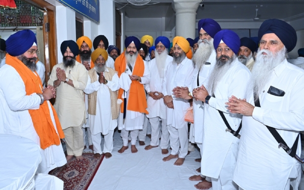 ਸਮਾਗਮ ਦੌਰਾਨ ਹਾਜ਼ਰ ਕਮੇਟੀ ਮੈਂਬਰ ਤੇ ਸੰਗਤ। ਸਮਾਗਮ ਦੌਰਾਨ ਹਾਜ਼ਰ ਕਮੇਟੀ ਮੈਂਬਰ ਤੇ ਸੰਗਤ।