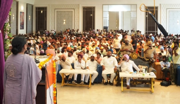‘ਯੁੱਧ ਨਸ਼ਿਆਂ ਵਿਰੁੱਧ’ ਮੁਹਿੰਮ ਤਹਿਤ ਮਲੋਟ ਵਿਖੇ ਰਾਜ ਪੱਧਰੀ ਸਮਾਗਮ ਦੌਰਾਨ ਸੰਬੋਧਨ ਕਰਦੇ ਹੋਏ ਮੰਤਰੀ ਡਾ. ਬਲਜੀਤ ਕੌਰ। ‘ਯੁੱਧ ਨਸ਼ਿਆਂ ਵਿਰੁੱਧ’ ਮੁਹਿੰਮ ਤਹਿਤ ਮਲੋਟ ਵਿਖੇ ਰਾਜ ਪੱਧਰੀ ਸਮਾਗਮ ਦੌਰਾਨ ਸੰਬੋਧਨ ਕਰਦੇ ਹੋਏ ਮੰਤਰੀ ਡਾ. ਬਲਜੀਤ ਕੌਰ।