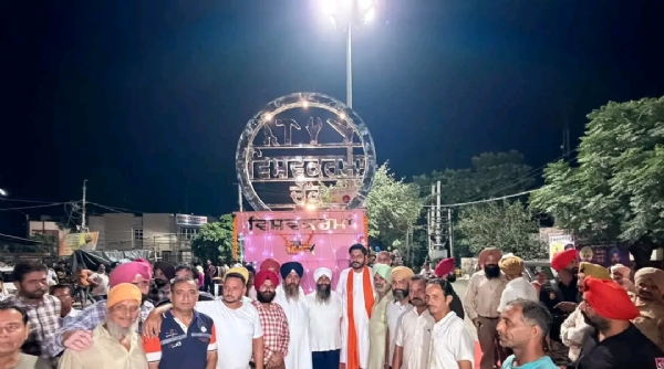 ਵਿਸ਼ਵਕਰਮਾ ਚੌਕ ਦਾ ਉਦਘਾਟਨ ਕਰਦੇ ਹੋਏ ਬਟਾਲਾ ਵਿਧਾਇਕ ਸ਼ੈਰੀ ਕਲਸੀ ਤੇ ਨਾਲ ਸ਼ਹਿਰ ਵਾਸੀ ਵਿਸ਼ਵਕਰਮਾ ਚੌਕ ਦਾ ਉਦਘਾਟਨ ਕਰਦੇ ਹੋਏ ਬਟਾਲਾ ਵਿਧਾਇਕ ਸ਼ੈਰੀ ਕਲਸੀ ਤੇ ਨਾਲ ਸ਼ਹਿਰ ਵਾਸੀ