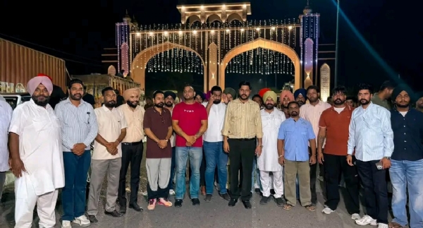 ਧੰਨ ਧੰਨ ਮਾਤਾ ਸੁਲੱਖਣੀ ਜੀ ਗੇਟ ਸੰਗਤਾਂ ਨੂੰ ਸਮਰਪਿਤ ਕਰਦੇ ਹੋਏ ਵਿਧਾਇਕ ਸ਼ੈਰੀ ਕਲਸੀ ਤੇ ਹੋਰ। ਧੰਨ ਧੰਨ ਮਾਤਾ ਸੁਲੱਖਣੀ ਜੀ ਗੇਟ ਸੰਗਤਾਂ ਨੂੰ ਸਮਰਪਿਤ ਕਰਦੇ ਹੋਏ ਵਿਧਾਇਕ ਸ਼ੈਰੀ ਕਲਸੀ ਤੇ ਹੋਰ।
