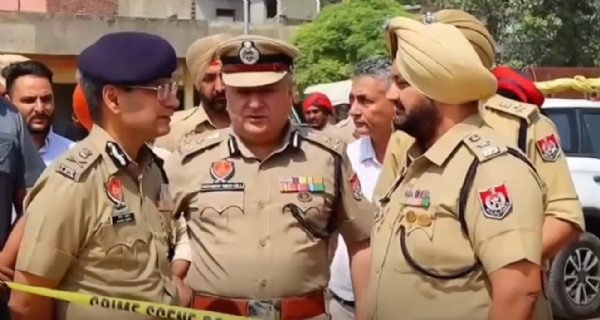 घटना स्थल का जायजा लेते हुए पंजाब के डीजीपी गौरव यादव घटना स्थल का जायजा लेते हुए पंजाब के डीजीपी गौरव यादव