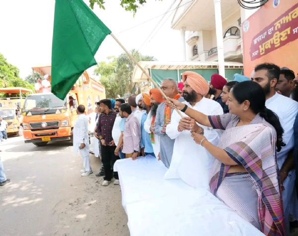 ਨਸ਼ਾ ਮੁਕਤ ਪੰਜਾਬ ਯਾਤਰਾ ਨੂੰ ਰਵਾਨਾ ਕਰਦੇ ਹੋਏ ਦਿੱਲੀ ਦੀ ਮੁੱਖ ਮੰਤਰੀ ਰੇਖਾ ਗੁਪਤਾ , ਪੰਜਾਬ ਪ੍ਰਧਾਨ ਕੇਵਲ ਸਿੰਘ ਢਿੱਲੋਂ ਅਤੇ ਹੋਰ। ਨਸ਼ਾ ਮੁਕਤ ਪੰਜਾਬ ਯਾਤਰਾ ਨੂੰ ਰਵਾਨਾ ਕਰਦੇ ਹੋਏ ਦਿੱਲੀ ਦੀ ਮੁੱਖ ਮੰਤਰੀ ਰੇਖਾ ਗੁਪਤਾ , ਪੰਜਾਬ ਪ੍ਰਧਾਨ ਕੇਵਲ ਸਿੰਘ ਢਿੱਲੋਂ ਅਤੇ ਹੋਰ।