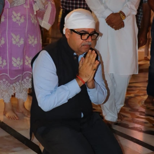 ਸ੍ਰੀ ਦਰਬਾਰ ਸਾਹਿਬ ਵਿਖੇ ਨਤਮਸਤਕ ਹੁੰਦੇ ਹੋਏ ਪੰਜਾਬ ਤੇ ਹਰਿਆਣਾ ਹਾਈਕੋਰਟ ਦੇ ਚੀਫ਼ ਜਸਟਿਸ ਅਸ਼ਵਨੀ ਕੁਮਾਰ ਮਿਸ਼ਰਾ ਸ੍ਰੀ ਦਰਬਾਰ ਸਾਹਿਬ ਵਿਖੇ ਨਤਮਸਤਕ ਹੁੰਦੇ ਹੋਏ ਪੰਜਾਬ ਤੇ ਹਰਿਆਣਾ ਹਾਈਕੋਰਟ ਦੇ ਚੀਫ਼ ਜਸਟਿਸ ਅਸ਼ਵਨੀ ਕੁਮਾਰ ਮਿਸ਼ਰਾ