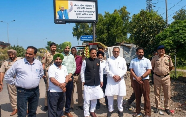 ਦੌਰਾ ਕਰਦੇ ਹੋਏ ਮੈਂਬਰ ਪਾਰਲੀਮੈਂਟ ਡਾ. ਰਾਜ ਕੁਮਾਰ ਚੱਬੇਵਾਲ ਦੌਰਾ ਕਰਦੇ ਹੋਏ ਮੈਂਬਰ ਪਾਰਲੀਮੈਂਟ ਡਾ. ਰਾਜ ਕੁਮਾਰ ਚੱਬੇਵਾਲ