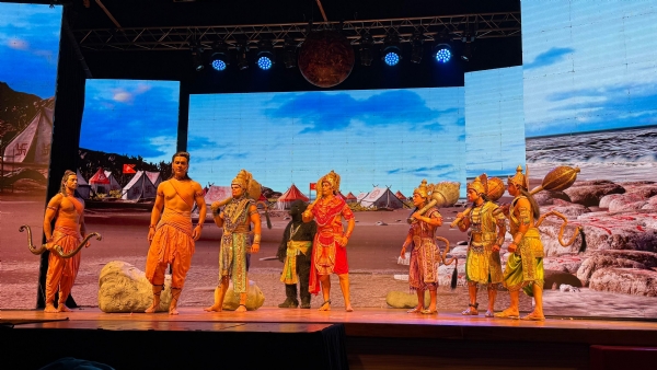 ‘ਹਮਾਰੇ ਰਾਮ’ ਨਾਟਕ ਦੌਰਾਨ ਕਲਾਕਾਰੀ ਦਿੰਦੇ ਹੋਏ ਕਲਾਕਾਰ।