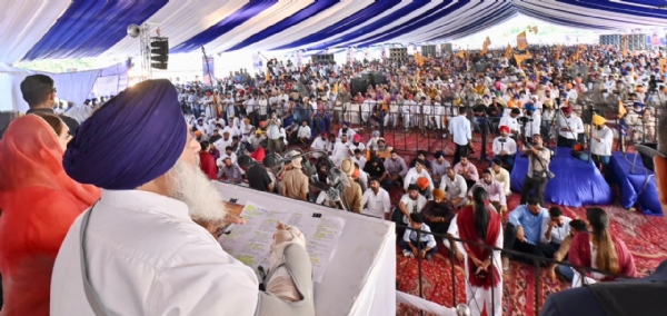 ‘ਪੰਜਾਬ ਬਚਾਓ ਮੁਹਿੰਮ’ ਤਹਿਤ ਕਰਵਾਈ ਵਿਸ਼ਾਲ ਰੈਲੀ ਦੌਰਾਨ ਸੰਬੋਧਨ ਕਰਦੇ ਹੋਏ ਸ਼੍ਰੋਮਣੀ ਅਕਾਲੀ ਦਲ ਦੇ ਪ੍ਰਧਾਨ ਸੁਖਬੀਰ ਸਿੰਘ ਬਾਦਲ। ‘ਪੰਜਾਬ ਬਚਾਓ ਮੁਹਿੰਮ’ ਤਹਿਤ ਕਰਵਾਈ ਵਿਸ਼ਾਲ ਰੈਲੀ ਦੌਰਾਨ ਸੰਬੋਧਨ ਕਰਦੇ ਹੋਏ ਸ਼੍ਰੋਮਣੀ ਅਕਾਲੀ ਦਲ ਦੇ ਪ੍ਰਧਾਨ ਸੁਖਬੀਰ ਸਿੰਘ ਬਾਦਲ।