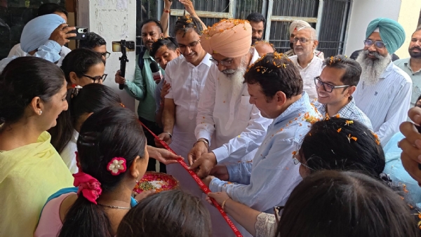 ਖੂਨਦਾਨ ਕੈਂਪ ਦਾ ਉਦਘਾਟਨ ਕਰਦੇ ਹੋਏ ਵਿਧਾਇਕ ਗੁਰਦਿੱਤ ਸਿੰਘ ਸੇਖੋਂ ਅਤੇ ਡਿਪਟੀ ਕਮਿਸ਼ਨਰ ਰਾਹੁਲ ਚਾਬਾ ਖੂਨਦਾਨ ਕੈਂਪ ਦਾ ਉਦਘਾਟਨ ਕਰਦੇ ਹੋਏ ਵਿਧਾਇਕ ਗੁਰਦਿੱਤ ਸਿੰਘ ਸੇਖੋਂ ਅਤੇ ਡਿਪਟੀ ਕਮਿਸ਼ਨਰ ਰਾਹੁਲ ਚਾਬਾ