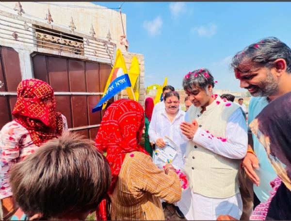 ਲੋਕਾਂ ਨਾਲ ਗੱਲਬਾਤ ਕਰਦੇ ਹੋਏ ਵਿਧਾਇਕ ਅਮਨਦੀਪ ਸਿੰਘ ਗੋਲਡੀ ਮੁਸਾਫਿਰ ਲੋਕਾਂ ਨਾਲ ਗੱਲਬਾਤ ਕਰਦੇ ਹੋਏ ਵਿਧਾਇਕ ਅਮਨਦੀਪ ਸਿੰਘ ਗੋਲਡੀ ਮੁਸਾਫਿਰ