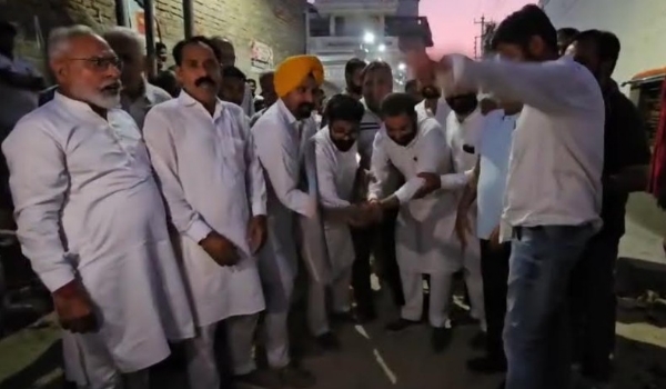ਨੀਂਹ ਪੱਥਰ ਰੱਖਦੇ ਹੋਏ ਵਿਧਾਇਕ ਨਰਿੰਦਰਪਾਲ ਸਿੰਘ ਸਵਨਾ