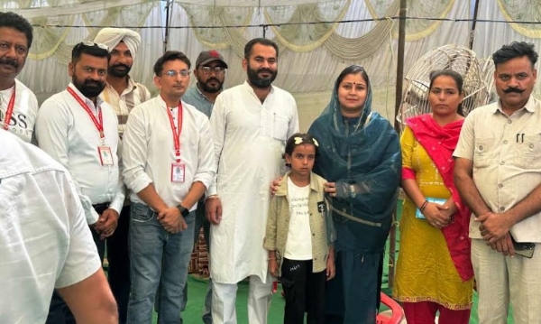 ਕੈਂਪ ’ਚ ਪਹੁੰਚ ਟੀਮ ਨਾਲ ਗੱਲਬਾਤ ਕਰਦੇ ਹੋਏ ਵਿਧਾਇਕ ਨਰਿੰਦਰਪਾਲ ਸਿੰਘ ਸਵਨਾ