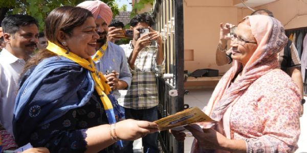 ਲੋਕਾਂ ਨੂੰ ਸਰਕਾਰ ਦੀਆਂ ਵੱਖ-ਵੱਖ ਲੋਕ ਭਲਾਈ ਸਕੀਮਾਂ ਅਤੇ ਸਹੂਲਤਾਂ ਬਾਰੇ ਕੀਤਾ ਜਾਗਰੂਕ: ਵਿਧਾਇਕ ਨੀਨਾ ਮਿੱਤਲ