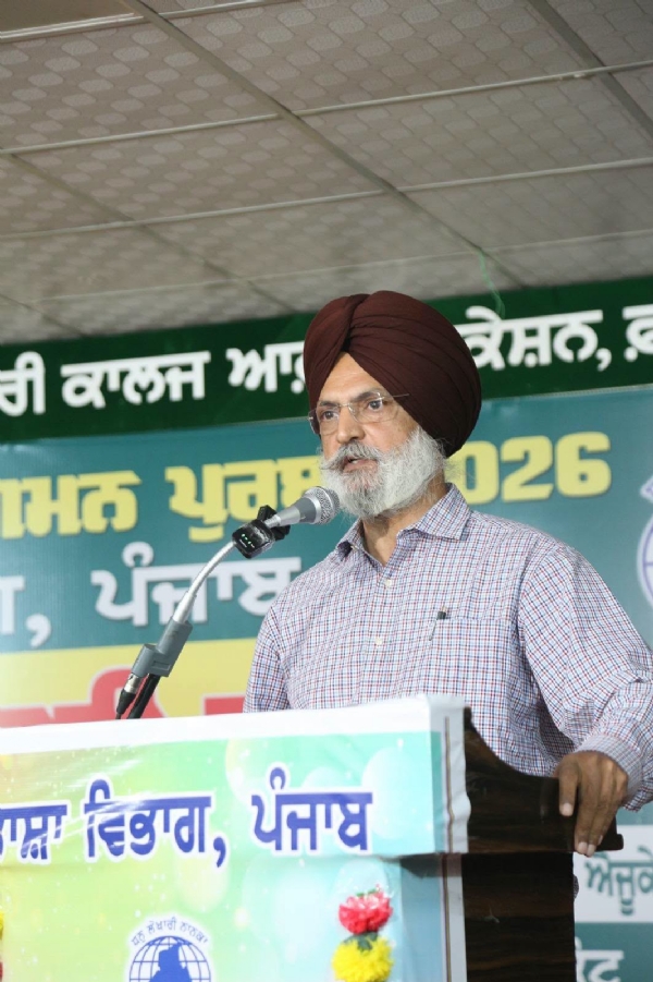 ਕਵੀ ਦਰਬਾਰ ਦੌਰਾਨ ਸੰਬੋਧਨ ਕਰਦੇ ਹੋਏ ਭਾਸ਼ਾ ਵਿਭਾਗ ਦੇ ਡਾਇਰੈਕਟਰ ਜਸਵੰਤ ਸਿੰਘ ਜ਼ਫ਼ਰ ਕਵੀ ਦਰਬਾਰ ਦੌਰਾਨ ਸੰਬੋਧਨ ਕਰਦੇ ਹੋਏ ਭਾਸ਼ਾ ਵਿਭਾਗ ਦੇ ਡਾਇਰੈਕਟਰ ਜਸਵੰਤ ਸਿੰਘ ਜ਼ਫ਼ਰ