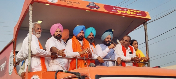 ਖੇਮਕਰਨ ਵਿੱਚ ਇਕੱਠ ਨੂੰ ਸੰਬੋਧਨ ਕਰਦੇ ਹੋਏ ਉੱਤਰ ਪ੍ਰਦੇਸ਼ ਦੇ ਕੈਬਨਿਟ ਮੰਤਰੀ ਬਲਦੇਵ ਸਿੰਘ ਔਲਖ ਖੇਮਕਰਨ ਵਿੱਚ ਇਕੱਠ ਨੂੰ ਸੰਬੋਧਨ ਕਰਦੇ ਹੋਏ ਉੱਤਰ ਪ੍ਰਦੇਸ਼ ਦੇ ਕੈਬਨਿਟ ਮੰਤਰੀ ਬਲਦੇਵ ਸਿੰਘ ਔਲਖ