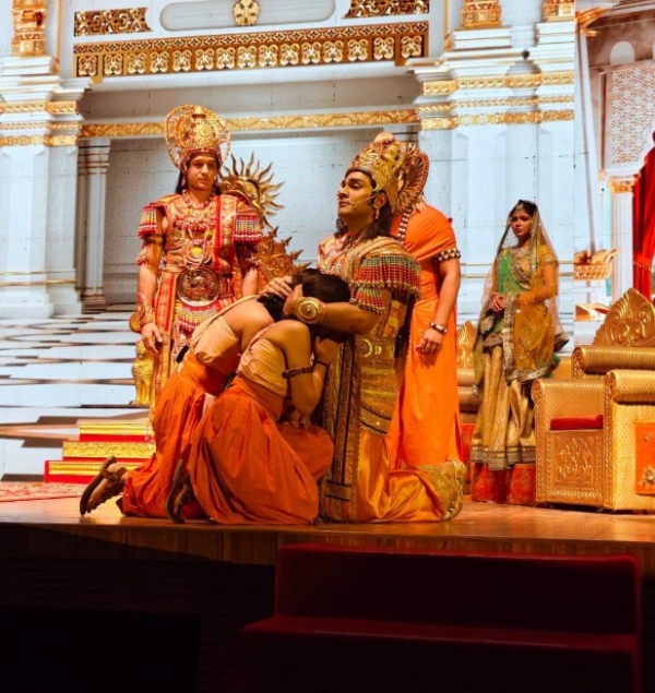 ‘ਹਮਾਰੇ ਰਾਮ ਪ੍ਰੋਗਰਾਮ ਦੌਰਾਨ ਪੇਸ਼ਕਾਰੀ ਦਿੰਦੇ ਹੋਏ ਅਦਾਕਾਰ। ‘ਹਮਾਰੇ ਰਾਮ ਪ੍ਰੋਗਰਾਮ ਦੌਰਾਨ ਪੇਸ਼ਕਾਰੀ ਦਿੰਦੇ ਹੋਏ ਅਦਾਕਾਰ।