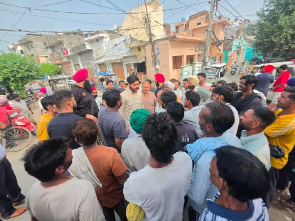 ਲੋਕਾਂ ਨਾਲ ਗੱਲਬਾਤ ਕਰਦੇ ਹੋਏ ਵਿਧਾਇਕ ਸ਼ੈਰੀ ਕਲਸੀ