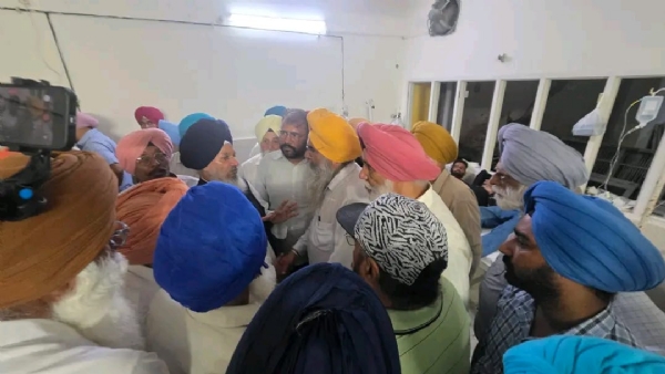 ਪੀੜਤ ਨੌਜਵਾਨ ਦੇ ਪਰਿਵਾਰ ਨਾਲ ਹਮਦਰਦੀ ਦਾ ਪ੍ਰਗਟਾਵਾ ਕਰਦੇ ਡਾ. ਕਰੀਮਪੁਰੀ।