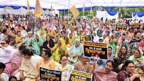 SAD Women Wing doing protest SAD Women Wing doing protest
