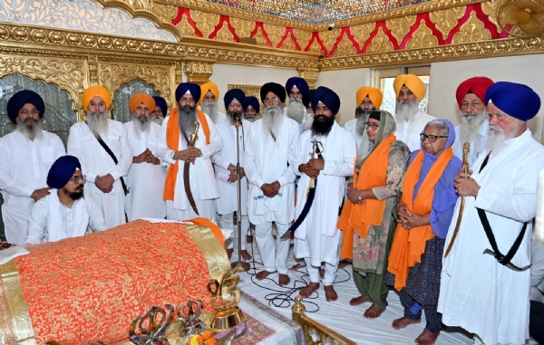 ਸਮਾਗਮ ਦੌਰਾਨ ਅਰਦਾਸ ’ਚ ਸ਼ਾਮਲ ਸ਼੍ਰੋਮਣੀ ਕਮੇਟੀ ਪ੍ਰਧਾਨ ਹਰਜਿੰਦਰ ਸਿੰਘ ਧਾਮੀ, ਜਥੇਦਾਰ ਕੁਲਦੀਪ ਸਿੰਘ ਗੜਗੱਜ ਤੇ ਭਾਈ ਜਸਵੰਤ ਸਿੰਘ ਖਾਲੜਾ ਦੀ ਭੈਣ ਬੀਬੀ ਬਲਬੀਰ ਕੌਰ ਤੇ ਹੋਰ।