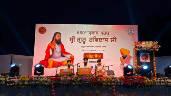 ਸਮਾਗਮ ਦੌਰਾਨ ਕੀਰਤਨ ਕਰਦਾ ਹੋਇਆ ਕੀਰਤਨੀ ਜਥਾ।