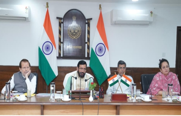 हरियाणा के मुख्यमंत्री नायब सैनी हाई पावर्ड परचेज कमेटी की बैठक लेते हुए