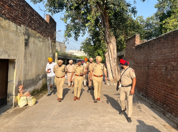 ਕਾਸੋ ਆਪ੍ਰੇਸ਼ਨ ਤਹਿਤ ਚੈਕਿੰਗ ਕਰਦੀ ਹੋਈ ਪੁਲਿਸ। ਕਾਸੋ ਆਪ੍ਰੇਸ਼ਨ ਤਹਿਤ ਚੈਕਿੰਗ ਕਰਦੀ ਹੋਈ ਪੁਲਿਸ।