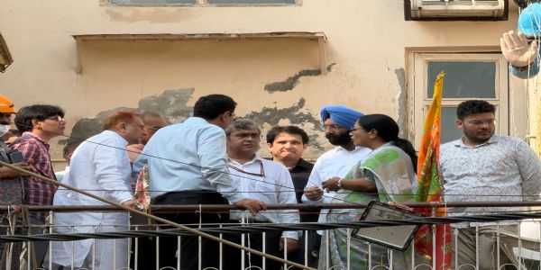 ਸੱਤਿਆ ਨਿਕੇਤਨ ਹਾਦਸੇ ਤੋਂ ਬਾਅਦ ਦਿੱਲੀ ’ਚ ਪੰਜਵੀਂ ਮੰਜ਼ਿਲ ਦੀਆਂ ਇਮਾਰਤਾਂ ਨੂੰ ਤੁਰੰਤ ਸੀਲ ਕਰਨ ਦੇ ਨਿਰਦੇਸ਼
