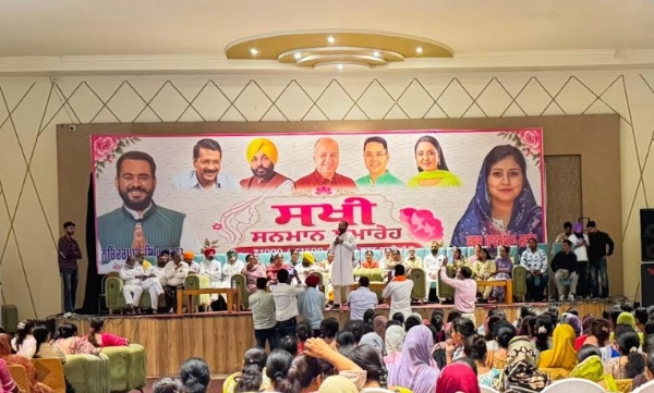 ਫਾਜ਼ਿਲਕਾ ਵਿੱਚ ਸਖੀ ਸਨਮਾਨ ਸਮਾਰੋਹ ਦੌਰਾਨ ਸੰਬੋਧਨ ਕਰਦੇ ਹੋਏ ਵਿਧਾਇਕ ਨਰਿੰਦਰਪਾਲ ਸਿੰਘ ਸਵਨਾ।