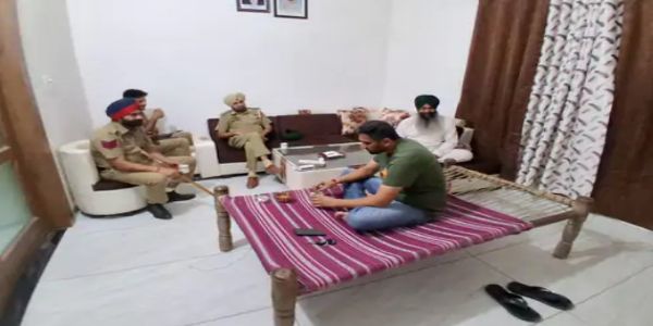 ਅੰਮ੍ਰਿਤਸਰ ਸਮੇਤ ਪੰਜਾਬ ਭਰ 'ਚ ਕਿਸਾਨ ਆਗੂਆਂ ਦੇ ਘਰ ਪੁਲਿਸ ਪਹੁੰਚੀ, ਧਰਨੇ ਤੋਂ ਪਹਿਲਾਂ ਕੀਤੇ ਨਜ਼ਰਬੰਦ